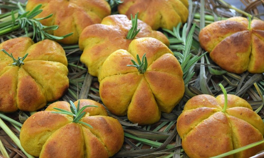 Baked Pumpkin Dinner Rolls Baked Pumpkin Dinner Rolls