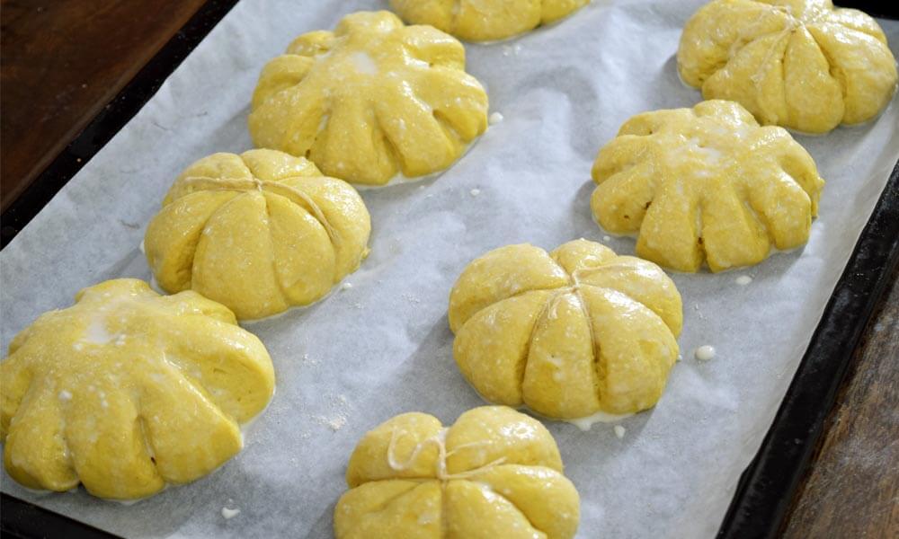 Shaped Pumpkin Dinner Rolls Shaped Pumpkin Dinner Rolls